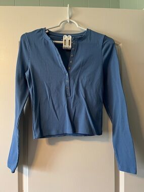 Abercrombie soft AF collection blue ribbed seamless long sleeve button up Henley